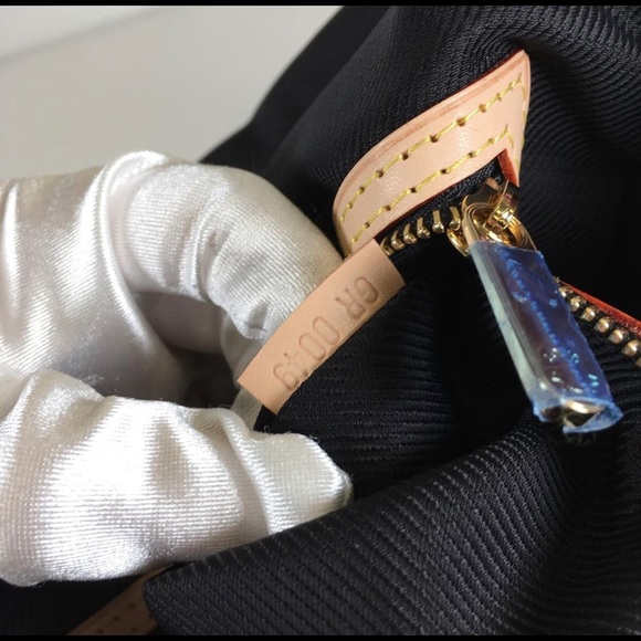 AUTHENTIC LOUIS VUITTON LIMELIGHT AFRICAN QUEEN - LIMITED EDITION - Picture 8 of 8